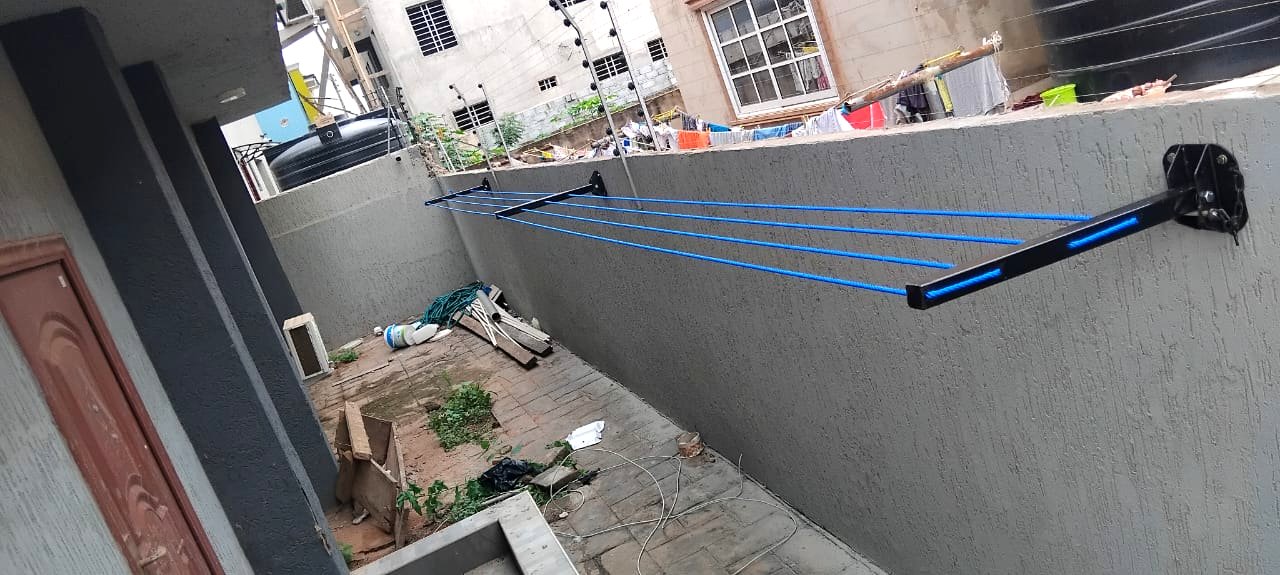 Downward-folding drying line — 4 lines, 3 poles