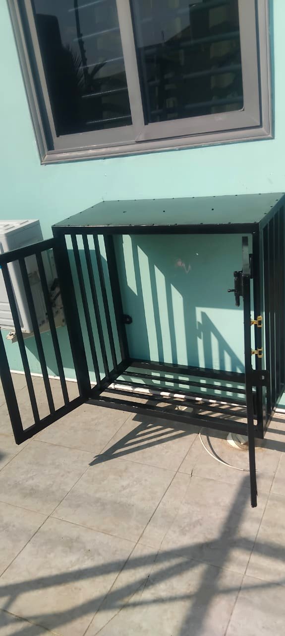 Double fixed gas cylinder cage